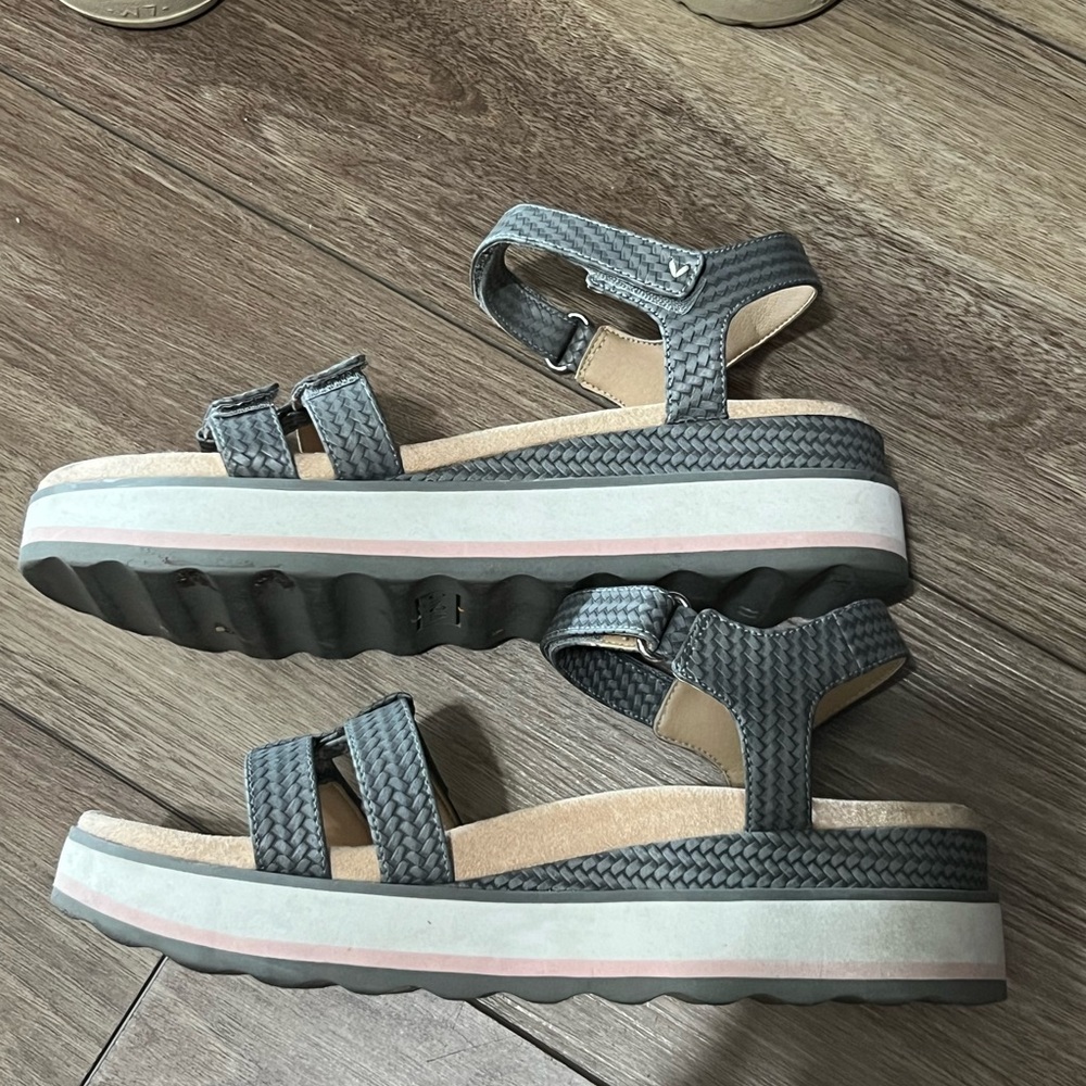 Vionic Lex Sandals platform - Picture 2 of 4